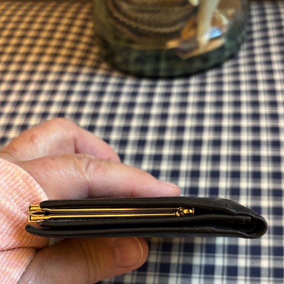 Jordan Marsh vintage black Leather wallet with Gold Clasp - Picture 8 of 10